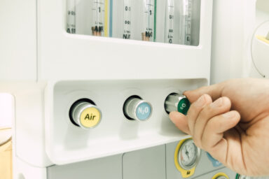 Adjustable rotating nurse Oxygen, nitrous oxide, air Used together with anesthesia machine